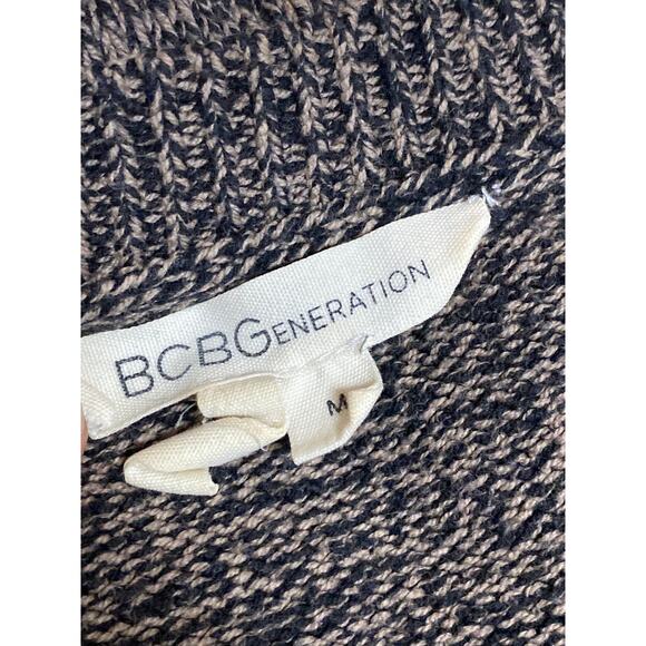 BCBGeneration Women's Gray V Neck Pullover Knit Long Sleeve Sweater Top Size M - Picture 4 of 5